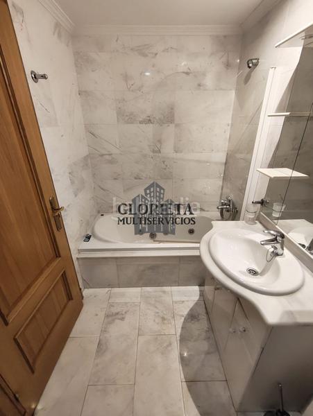 Foto 52e96931-4001-4f8f-b43a-36c1ec113811. Flat with heating parking in Centro - Areal Vigo