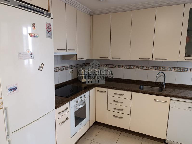 Foto 5594d589-c9db-45f8-b0ad-4e7beb052f69. Flat with heating parking in Centro - Areal Vigo