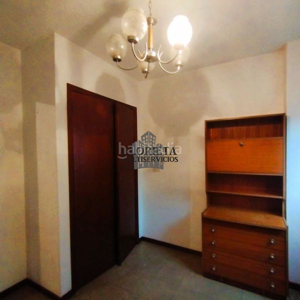 Foto 3912b4bb-39c8-49ca-b7ed-8ce6c3e82999. Piso  de 4 habitaciones,2 baños, trastero y ascensor en Vigo