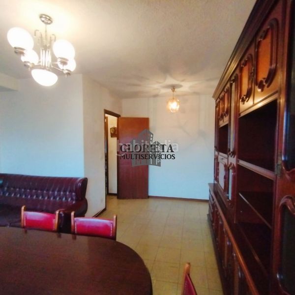 Foto 538420c0-a88a-43d1-9e16-3ef2c2fa2086. Piso  de 4 habitaciones,2 baños, trastero y ascensor en Vigo