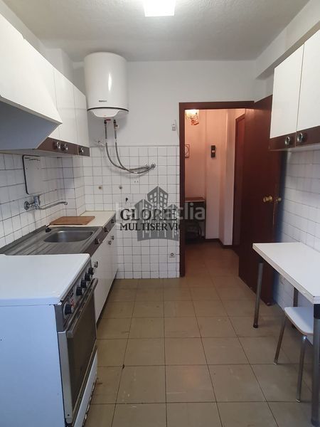 Foto a9b9ef5f-e886-46c3-9f8c-717e864e8b61. Piso  de 4 habitaciones,2 baños, trastero y ascensor en Vigo