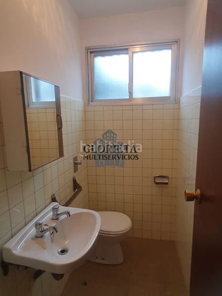 Foto e0078a7d-d1fc-46e0-9f00-e3d1fb419891. Piso  de 4 habitaciones,2 baños, trastero y ascensor en Vigo