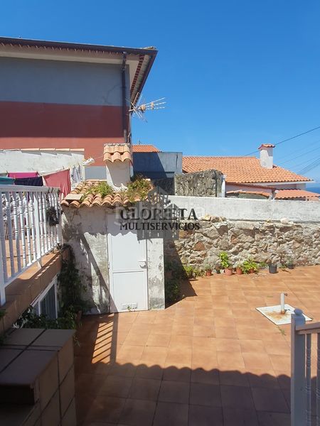 Foto 83ae0df9-4f23-48ef-b200-1bdb2ff946a2. Casa amb calefacció aparcament a Coruxo - Oia - Saiáns Vigo