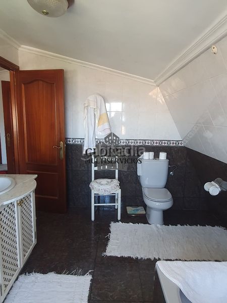 Foto da304e22-1285-4456-9bfe-2b253f01eaf9. Casa amb calefacció aparcament a Coruxo - Oia - Saiáns Vigo