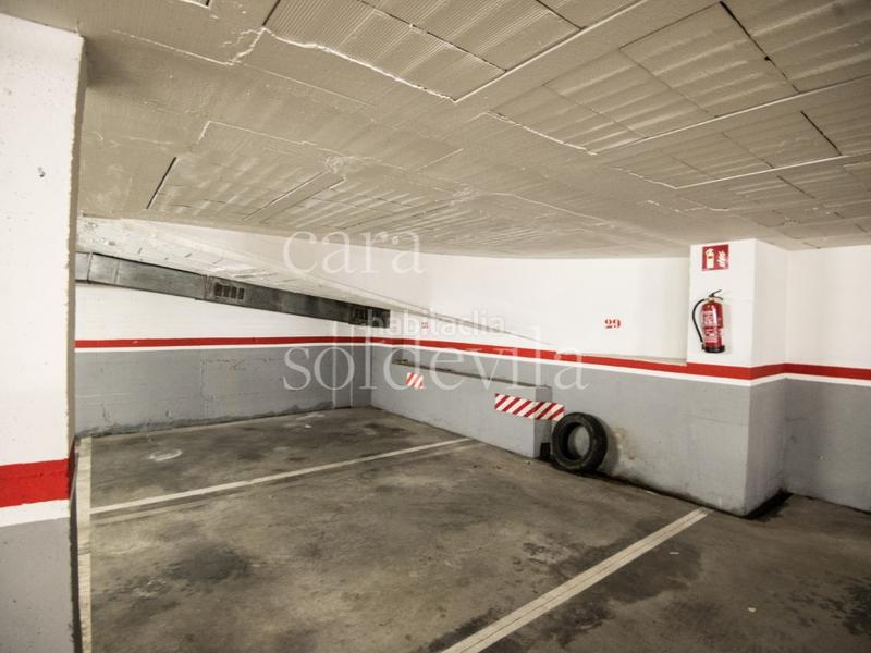 Foto d2a5a59a-eb9c-4f7f-9109-801326ac587e. Posto auto in Centre Vic