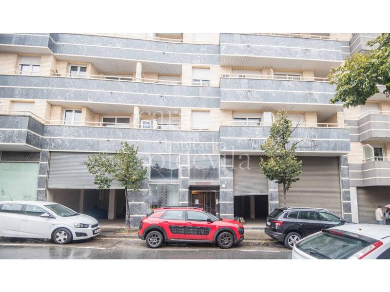 Foto 35ea3ddf-7aa3-4b9a-a2f0-8f71acc66787. Local comercial a Caputxins-Ambulatori Vic