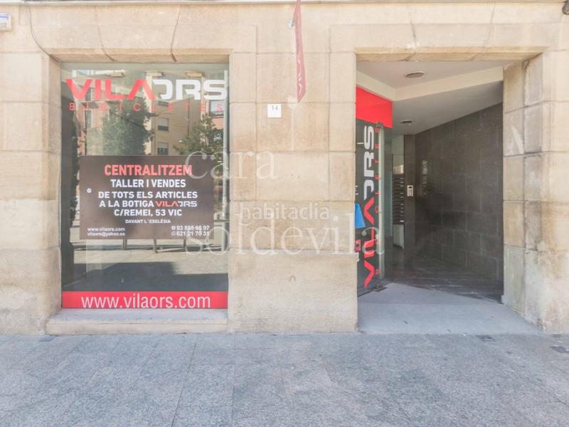 Foto 7ab316b7-5674-4016-8a5d-cfecd55989cb. Lloguer local comercial a Centre Vic