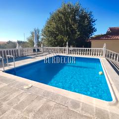 Chalet à La Dehesa de Moratalaz. Chalet independiente con piscina