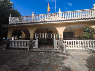 Xalet a La Dehesa de Moratalaz. Chalet independiente con piscina