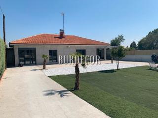 Chalet in Yuncler. Casa o chalet independiente en venta en yuncler