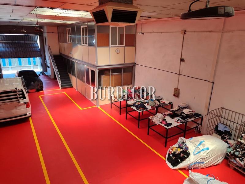 Foto 17f44129-7159-4f7a-ae3b-775857232773. Capannone industriale con riscaldamento in Moraleja de Enmedio