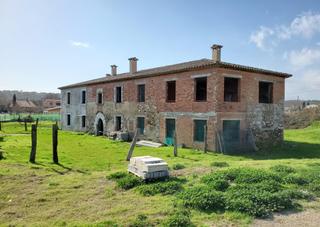 Masia  Calle montsia. Gran oportunidad, masia con amplio terreno en venta en santa mar