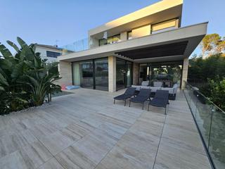 Chalet à Torre Valentina-Mas Vilar de La Mutxada-Treumal. Villa de lujo moderna con vistas al mar en venta en sant antoni