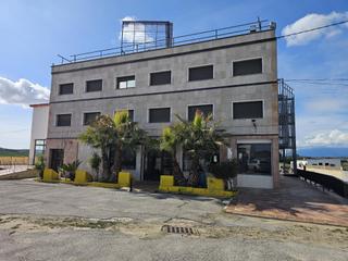 Edifici a Aiguaviva Parc. Terreno rústico con licencia de restauración y club