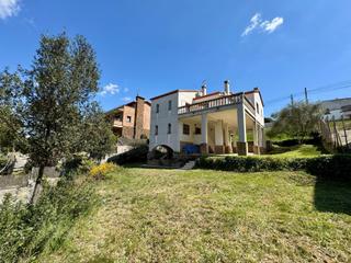 Casa a Castellbell i el Vilar. Excelente oportunidad casa con gran jardín en venta en castellbe