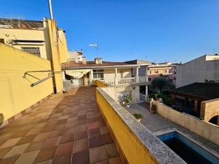 Casa a Sant Pere. Espectacular casa de dos plantas con terreno de 550m2 en venta e