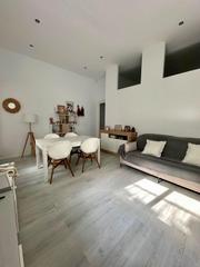 Edifici a Calella. Edificio en venta en rentabilidad con 7 viviendas y 1 local come