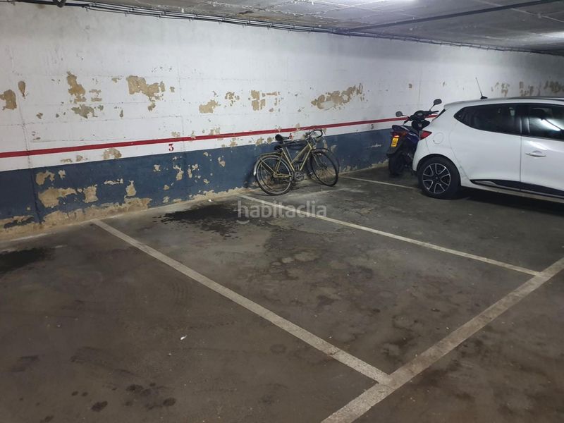 Foto b272bcb4-6e7d-4bf8-af82-83b7584df5c6. Parking voiture dans barcelona 14 dans Calella