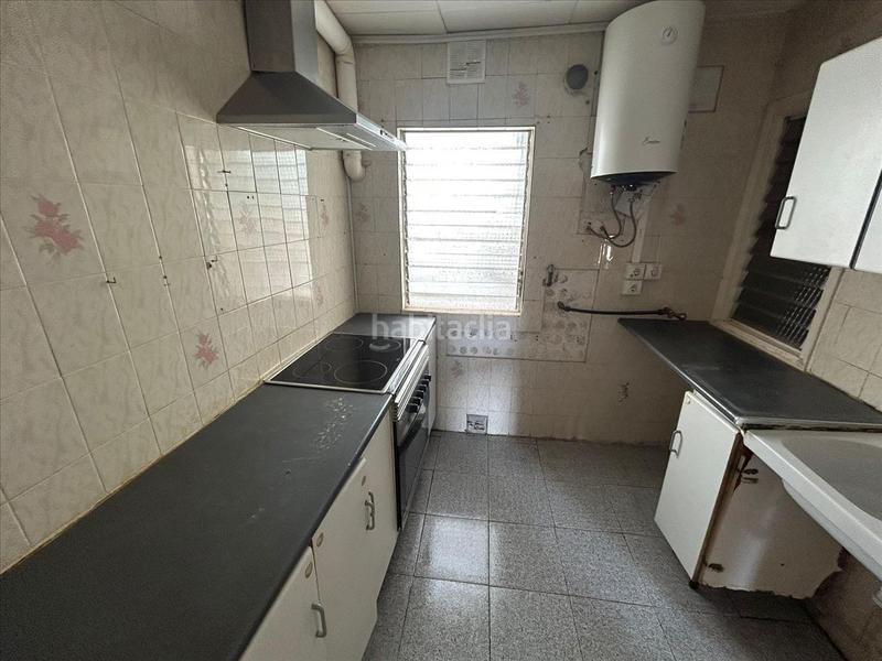 Foto dacd3a29-c991-4d03-8e34-77e8ec034c7d. Piso  para reformar y sin ascensor a la venta en el centro en Pineda de Mar