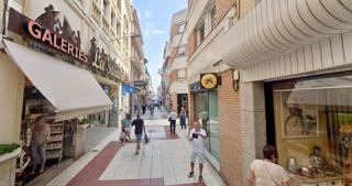 Lloguer Local Comercial a Calella. Local comercial de 1.761m y con 12 metros de fachada en alquiler