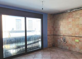 Piso en Santa Coloma de Farners. Piso con terraza para reformar a la venta en santa coloma de far