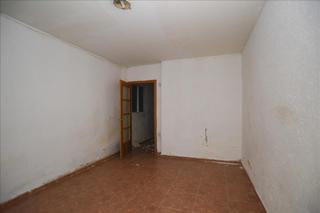 Pis a Calella. Piso en planta baja para reformar a la venta en calella de mar,