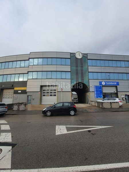 Foto f2631ef5-7667-44b1-a3f4-df8221ce0a60. Nau industrial a Malgrat de Mar