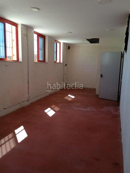 Foto 03e156d4-b5ec-4ef4-a069-bbbc6e84e53f. Nau industrial a Montigalà Badalona