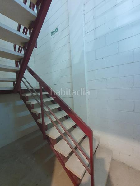 Foto 5176f29f-81ee-4461-8da6-63bcf40d7ed0. Nau industrial a Montigalà Badalona