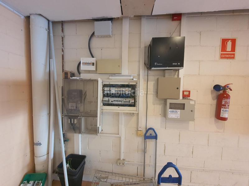 Foto 5a6ab185-f265-45ea-86ca-a78816130c80. Nau industrial a Montigalà Badalona