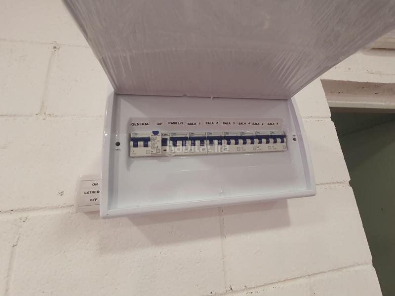 Foto 5c615d58-3c87-4e24-932f-b266eea2eb76. Nau industrial a Montigalà Badalona