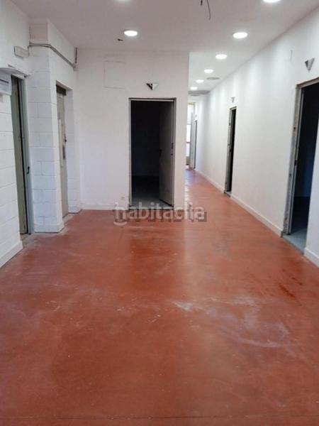 Foto ace35df2-1902-4acf-a1f0-01f49405365a. Nau industrial a Montigalà Badalona