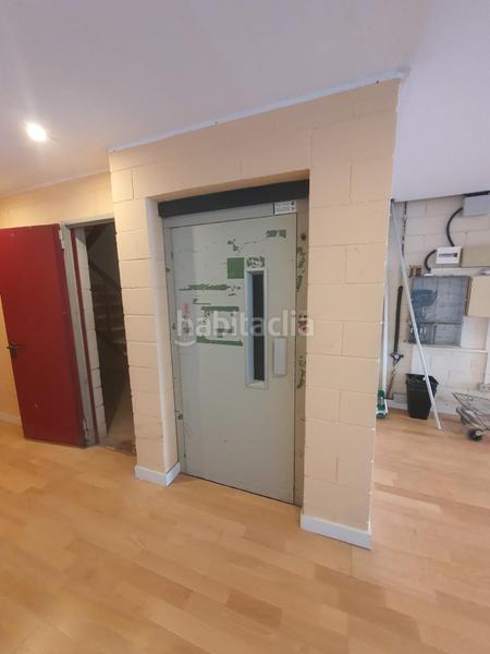 Foto c4962618-f267-4f75-9ef1-8bf01e31fcb8. Nau industrial a Montigalà Badalona