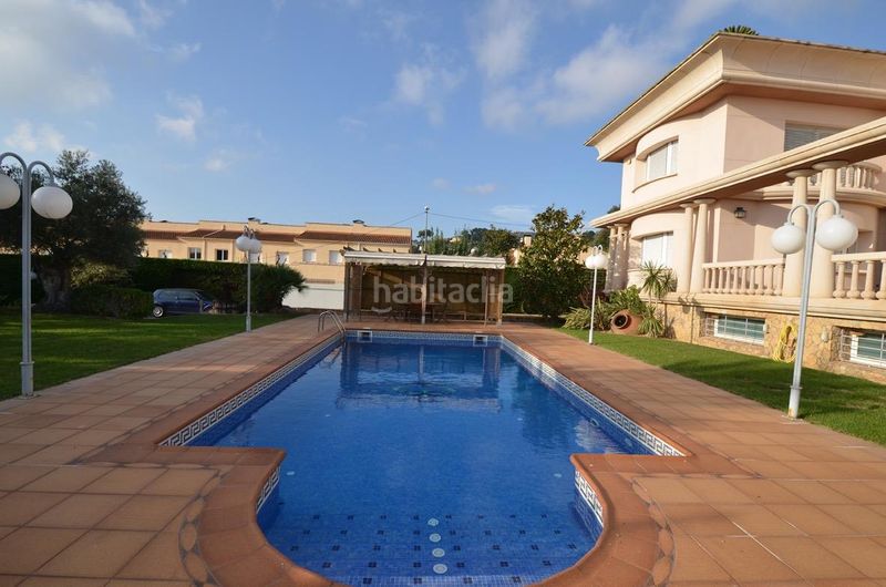 Foto ceaebf60-1168-483b-b502-312332a8a0f4. Xalet amb calefacció aparcament piscina a Santa Susanna