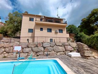 Maison à Sant Cebrià de Vallalta. Casa soleada con piscina, jacuzzi y vistas panorámicas al medite