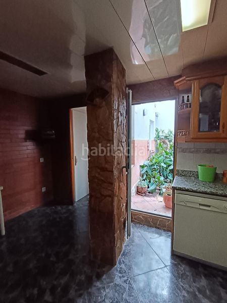 Foto c8d87837-94b5-4e42-befb-c712f241493c. Casa amb aparcament a Calella