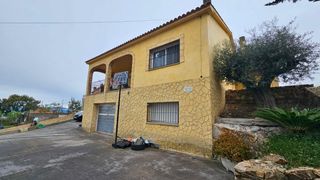Casa a Montbarbat. Espectacular casa reformada con piscina en maçanet de la selva