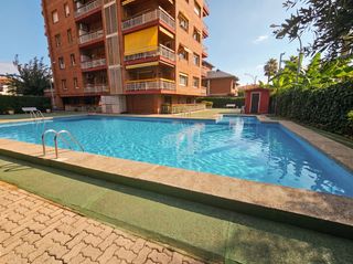 Ático en Centre. Ático a la venta en el centro de pineda de mar y piscina comunit