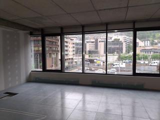 Lloguer Oficina a Escaldes-Engordany. Oficina en las torres a estrenar con mucha luz