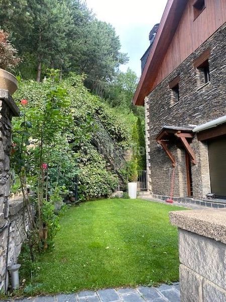 Foto 35d60540-4d4a-4b6e-b626-6d4298dce4f3. Casa adossada amb calefacció aparcament a La Massana La Massana