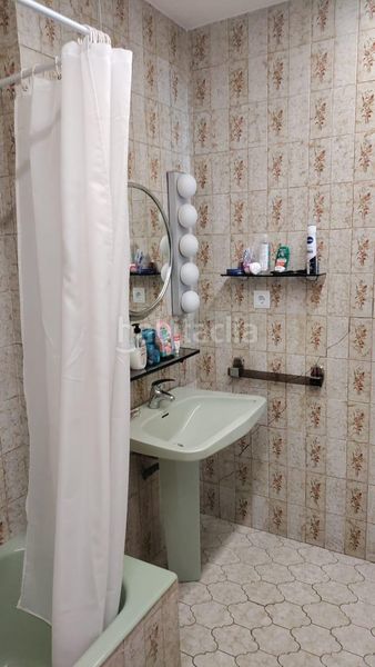 Foto 3c3b038f-6c36-47ad-9745-cc3c632537ca. Apartament amb aparcament a Centro Andorra la Vella