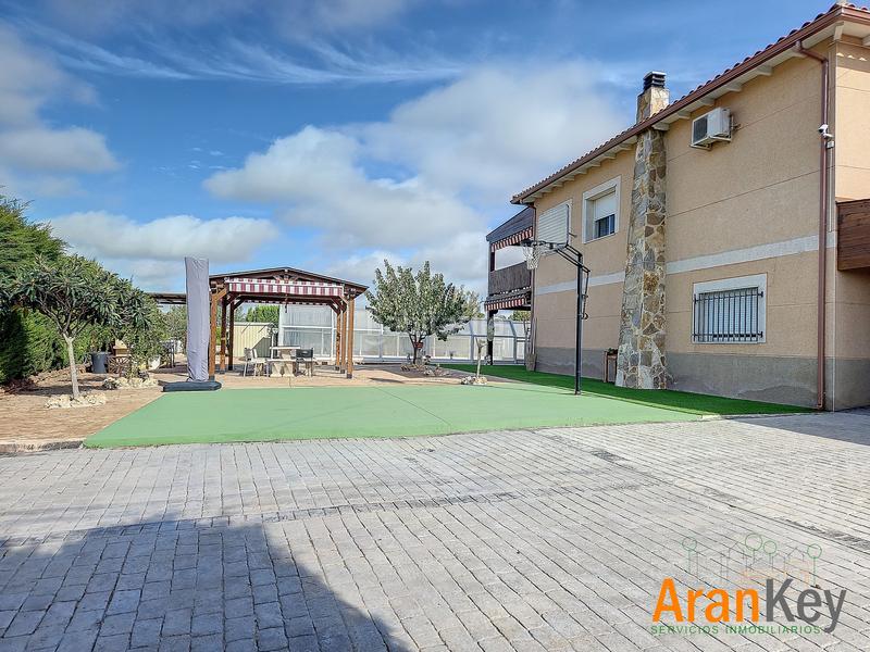 Foto 0c20dcc2-f318-44aa-b1b2-672d2159d760. Casa en n/a en Colmenar de Oreja