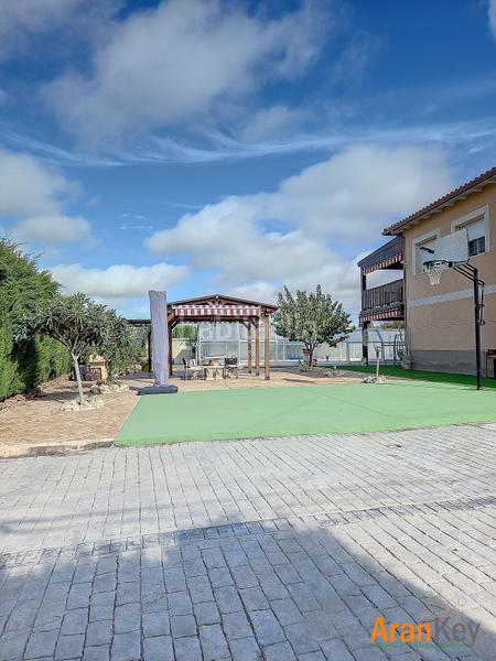Foto e7b7b1e0-c5f9-456f-952e-a7a837281693. Casa en n/a en Colmenar de Oreja