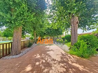 Chalet  Avenida el jardín de miraltajo 29. Parcela con dos casas pareadas independiente en colmenar de orej