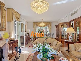 Chalet in Nuevo Aranjuez-Ciudad de las Artes. Chalet independiente en venta en zurbaran 6