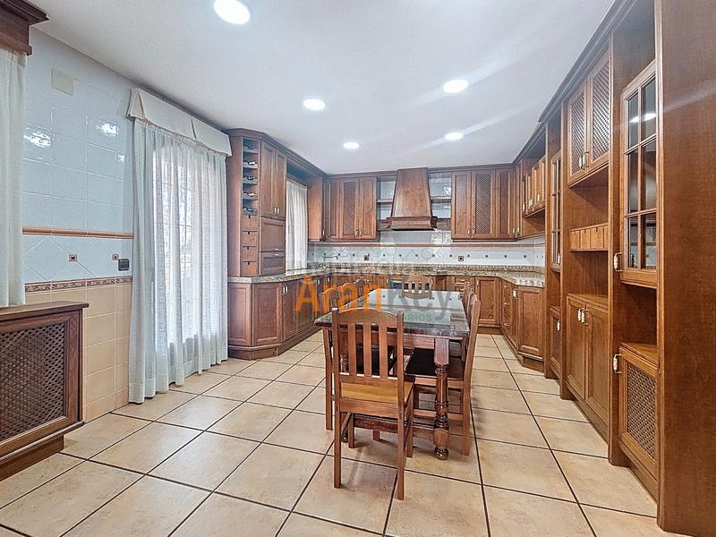 Foto 9ae547ad-6b4f-4283-8186-db4bab4b000b. Chalet con riscaldamento parcheggio in nuevo Aranjuez-ciudad de las artes Aranjuez