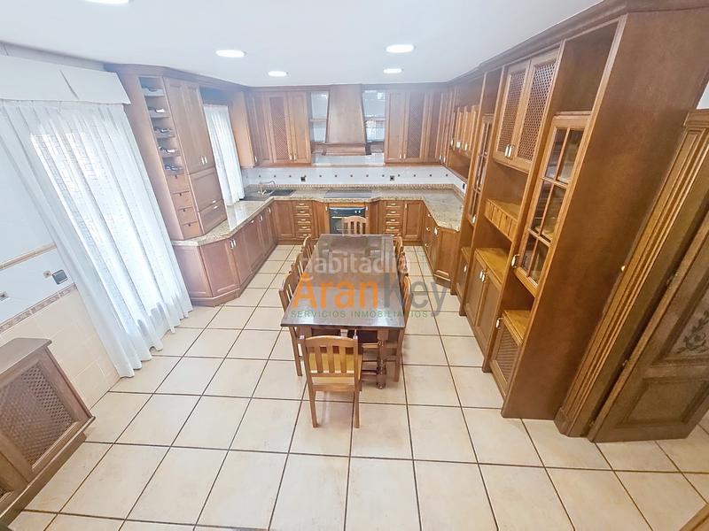 Foto b3d74cd2-7afb-4f92-9593-53a4a6de9745. Chalet con riscaldamento parcheggio in nuevo Aranjuez-ciudad de las artes Aranjuez