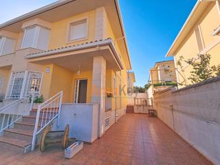 Casa aparellada  Calle beethoven. Chalet en venta en ontigola