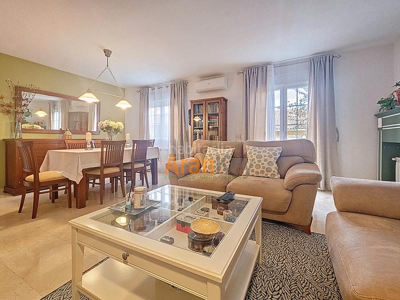 Foto c8d9e294-9be8-4e90-be29-88355e8fa171. Maison jumelée avec chauffage parking piscine dans Ontígola