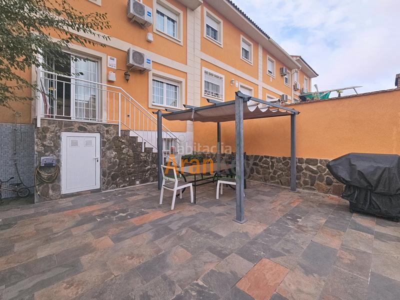 Foto f102186e-63b2-435d-947f-f21b9b25c57e. Maison jumelée avec chauffage parking piscine dans Ontígola